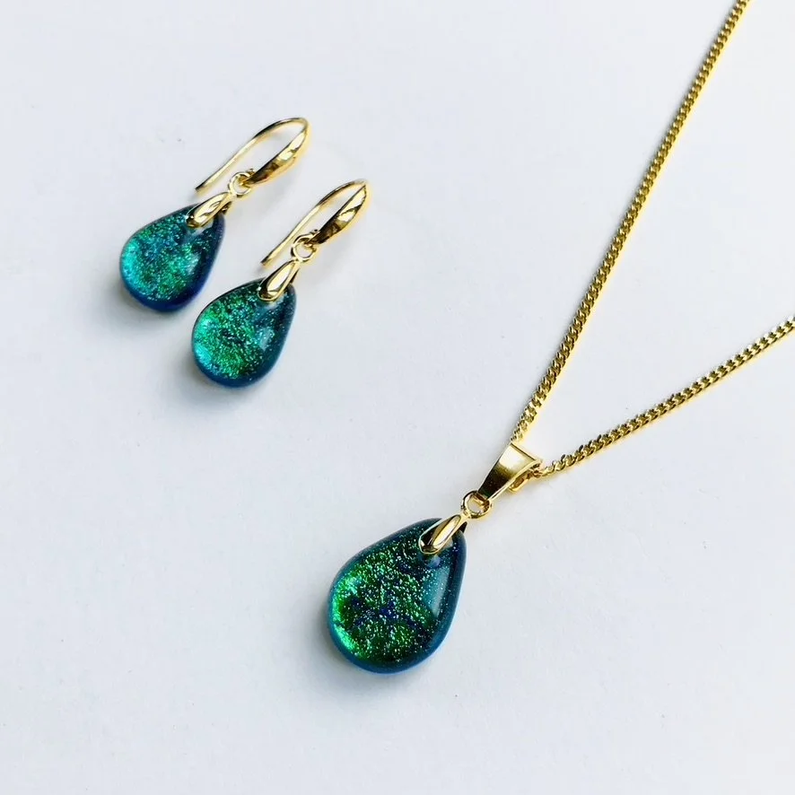 Parure Perle dichroïque émeraude  C4302F33-3EAD-4A5E-A747-56278136C640_1_105_c.jpeg