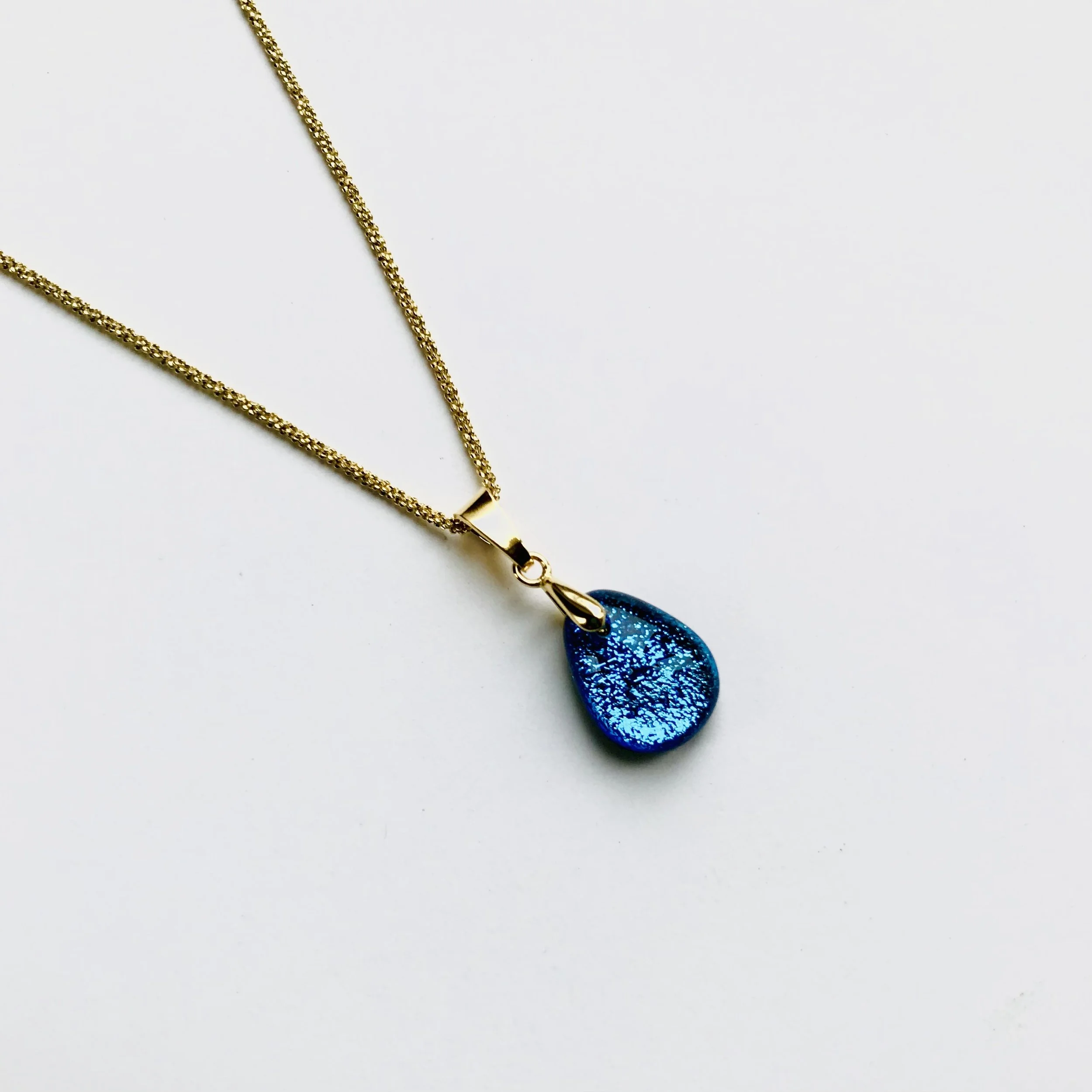 Pendentif Perle cyan dicroic 1A0D4F74-3F10-4EDC-9A18-8E69001AC067_1_201_a.jpg