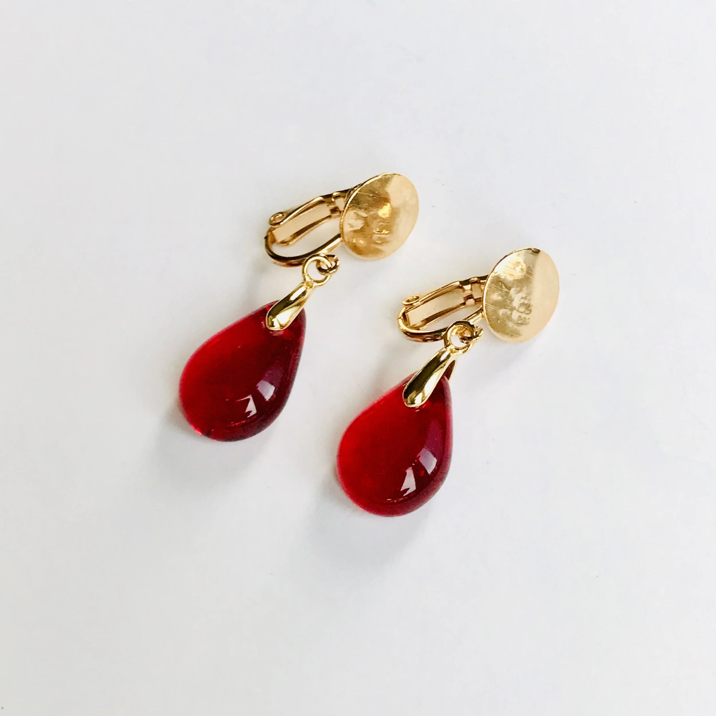 Clips perle rouge 7D946A8D-065F-42CF-9EBD-EEC0804AA0A2_1_201_a.jpg