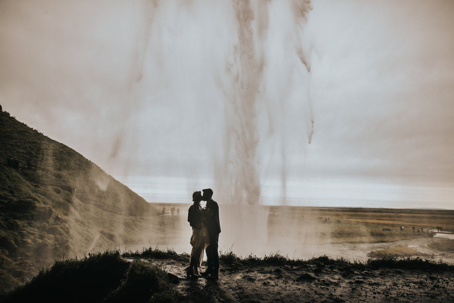 Beautiful bride Lisa wore a Lydia Rose Halfpenny London wedding dress | Image by Neil Thomas Douglas | Iceland wedding