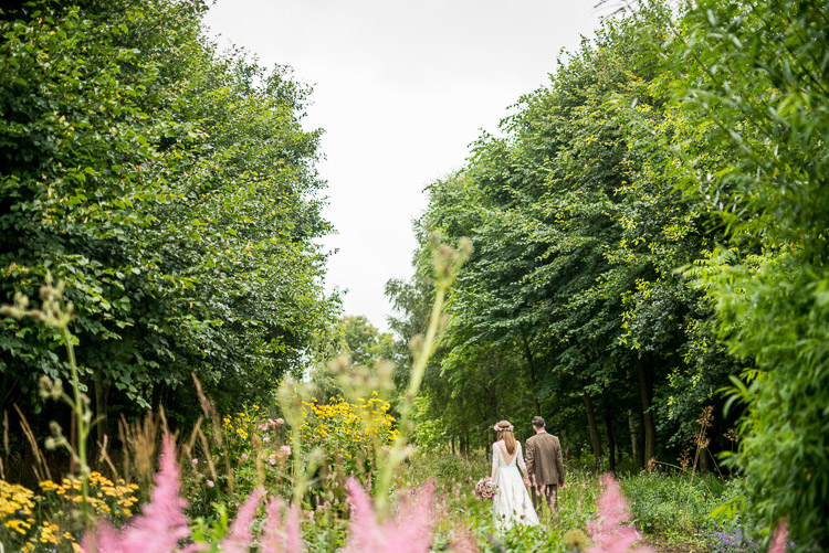 Beautiful bride Rebecca wore a wedding dress by Halfpenny London