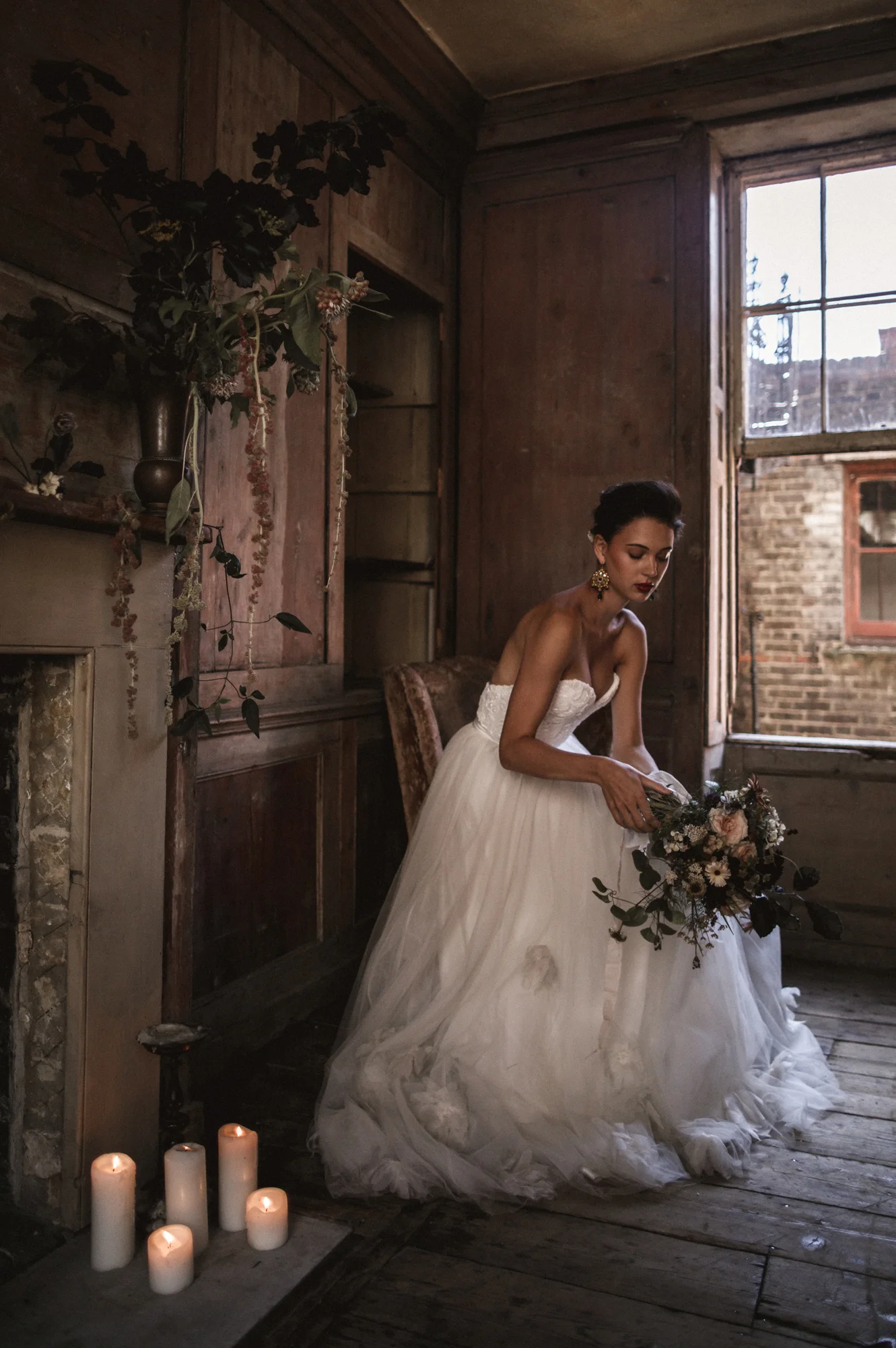 Stunning bridal inspiration shoot by Beatnik Bride and Benjamin Wheeler | Dress by Halfpenny London
