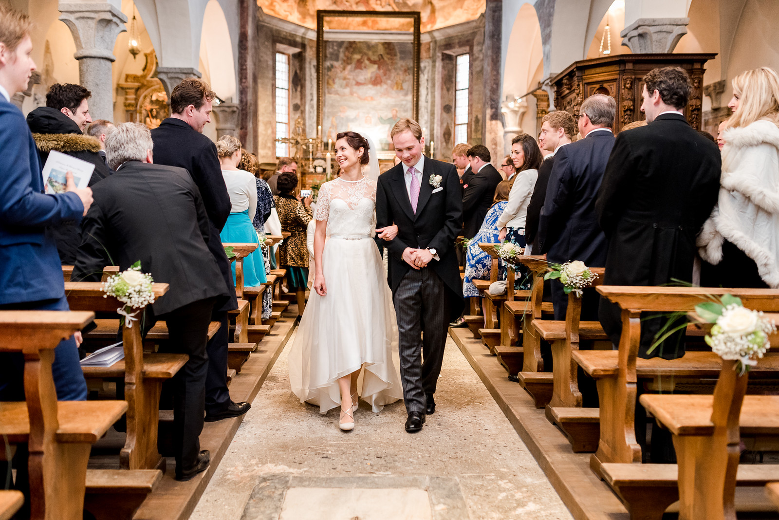 Beautiful bride Antoinette wore a wedding dress by Halfpenny London1