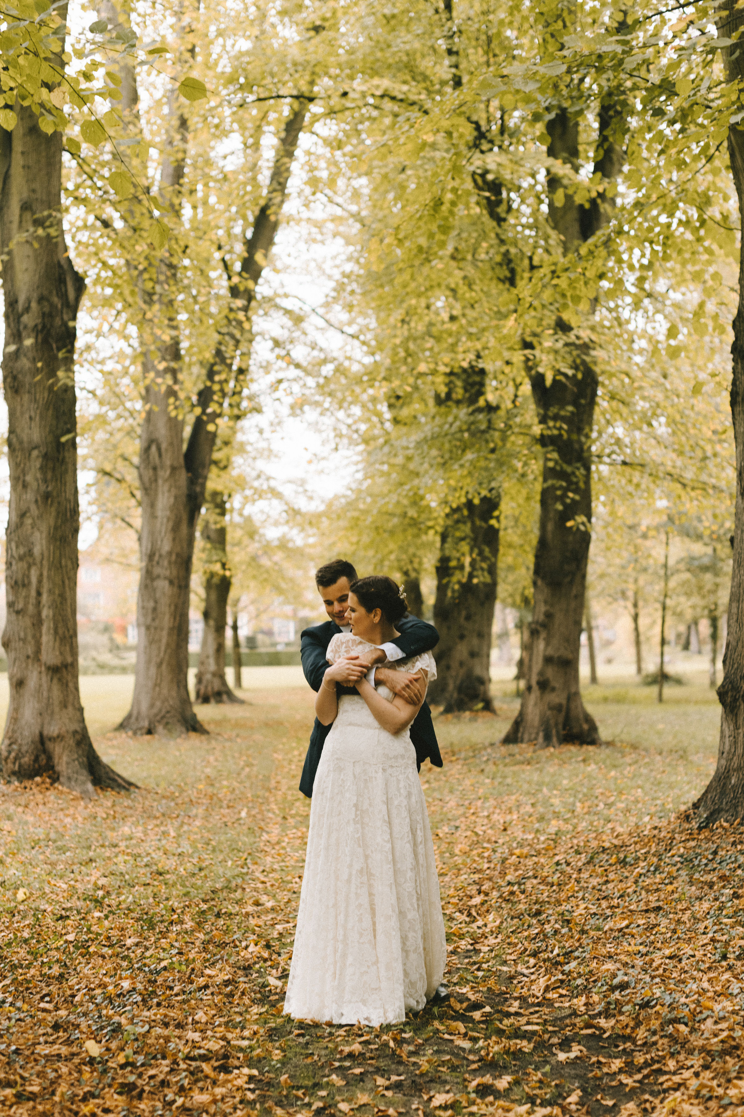 Beautiful bride Lizzi wore a wedding dress by Halfpenny London