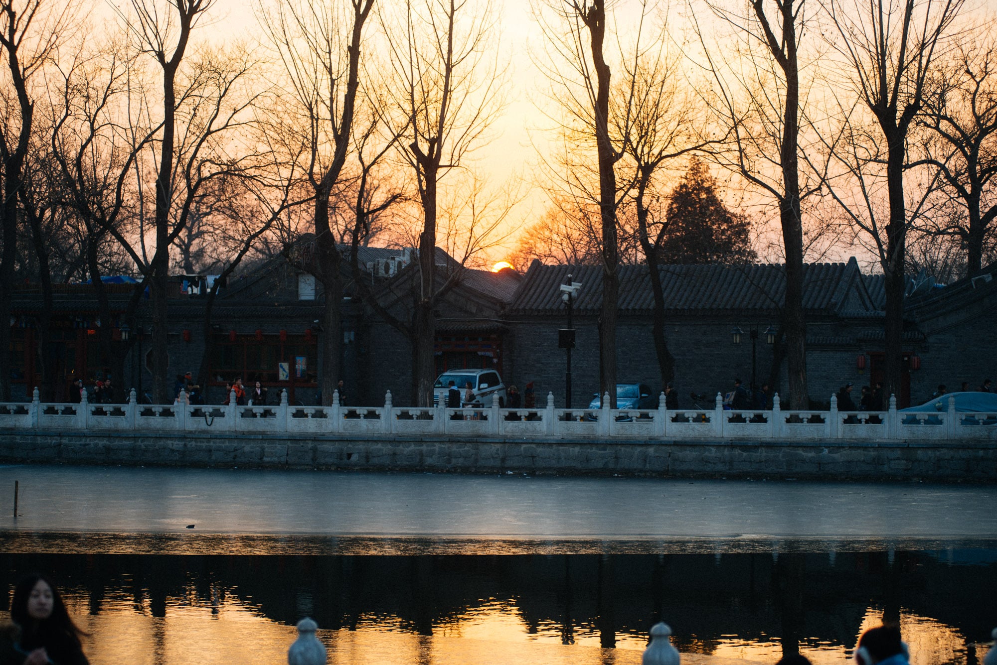 The sun sets at Houhai lake. It got too cold and I came back home.