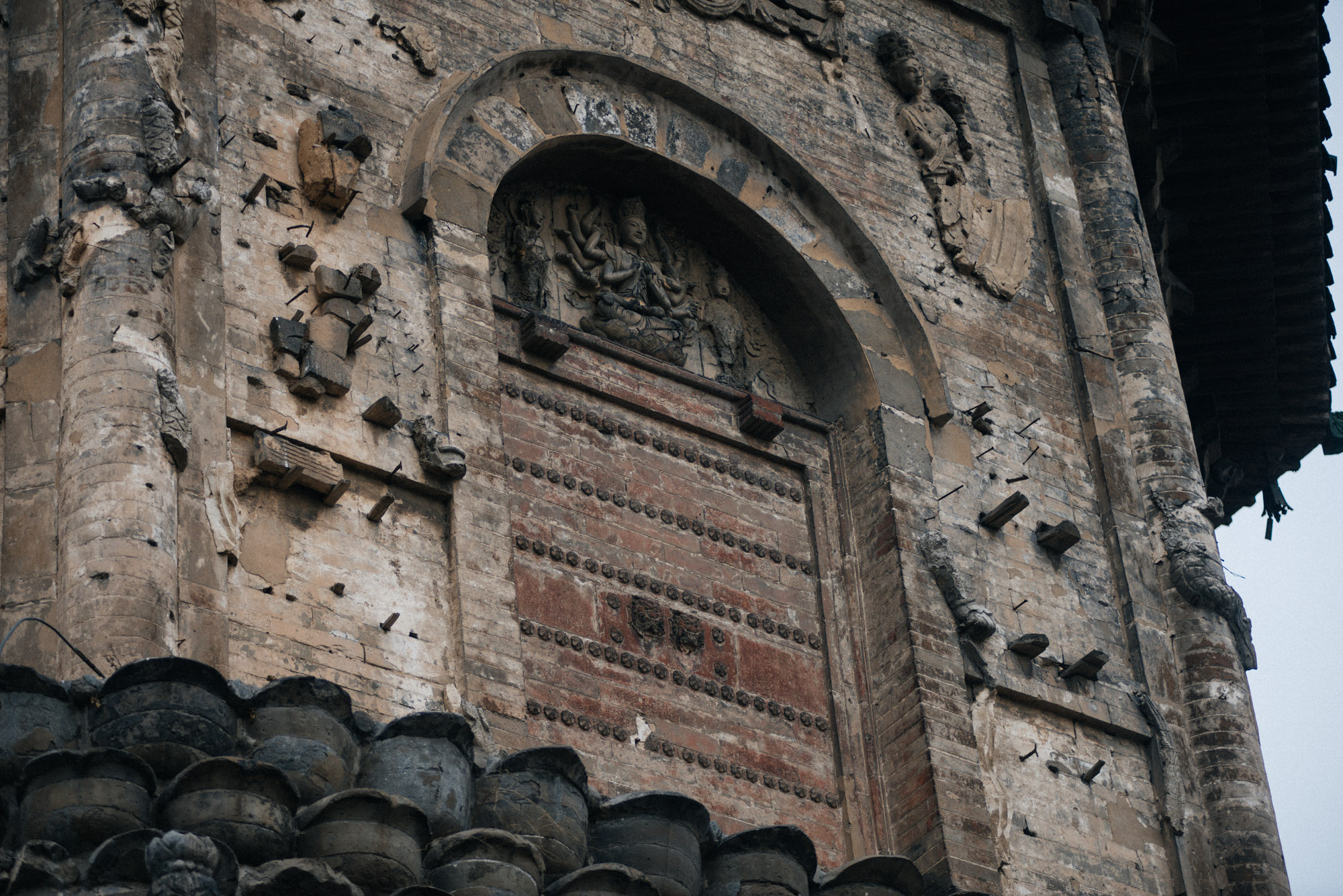 Over the door, a statue of a Bodhisattvas survived.