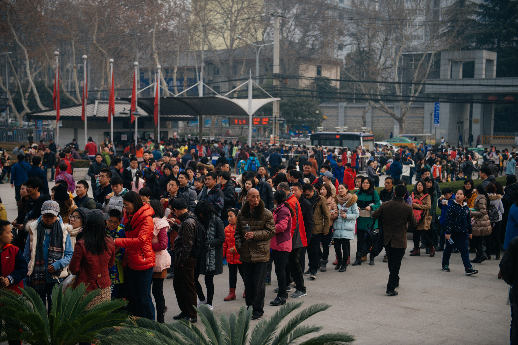 A huge mass of people waits to get in the Shaanxi History Museum. In the back, people waiting to get a ticket, in the foreground, to get in the museum.