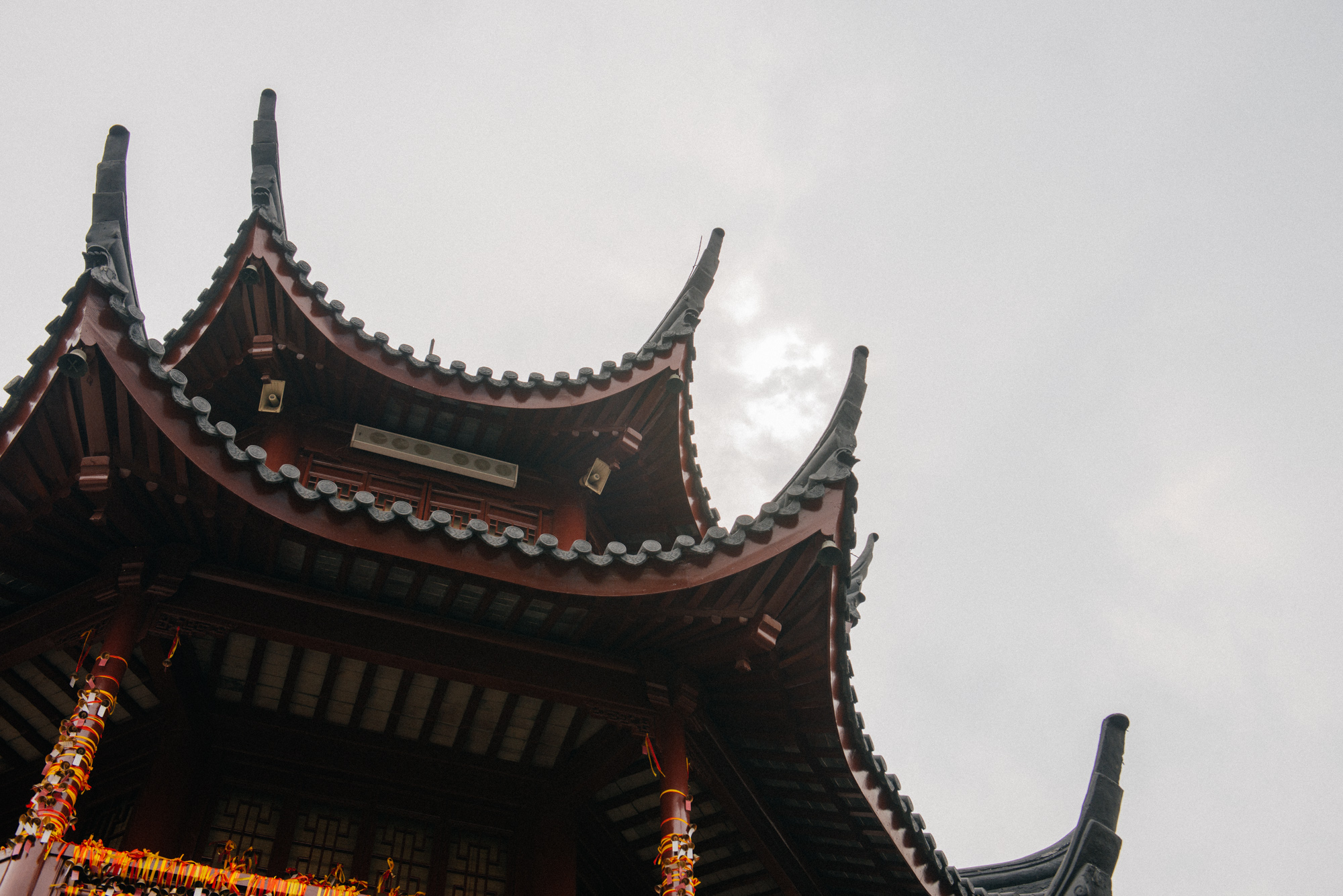 The roofs of the buildings are unique to this region and distinct from those in Beijing and Xi'an. It's amazing you can tell apart each region by the architecture of the roofs.