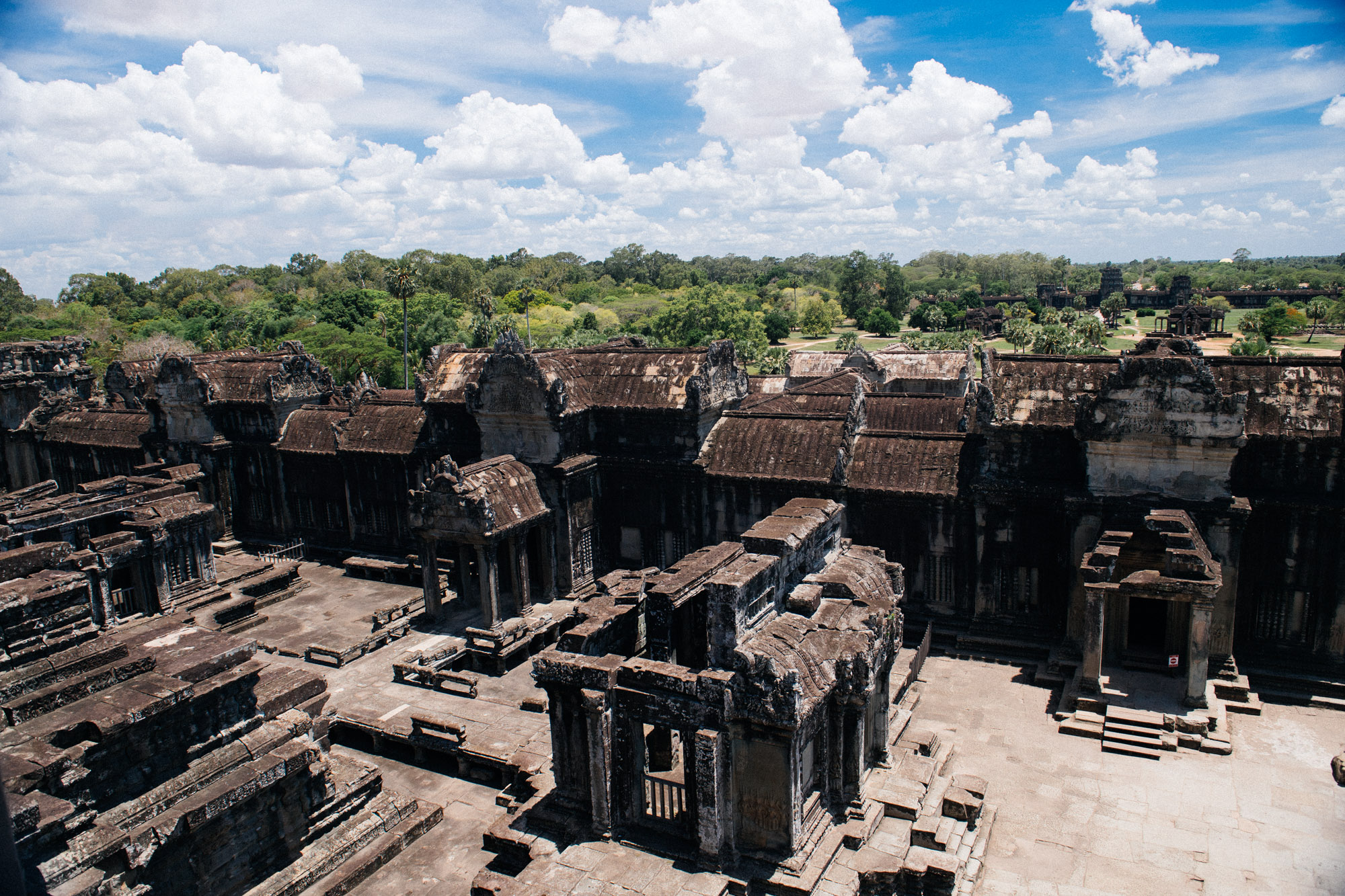 From the highest point you have a clear view of what was a great city, now reclaimed by the jungle. With the exception of the temples, the houses of the gods worthy of stone, mortals built their houses with wood. That's why only the temples survived while everything else disappeared.