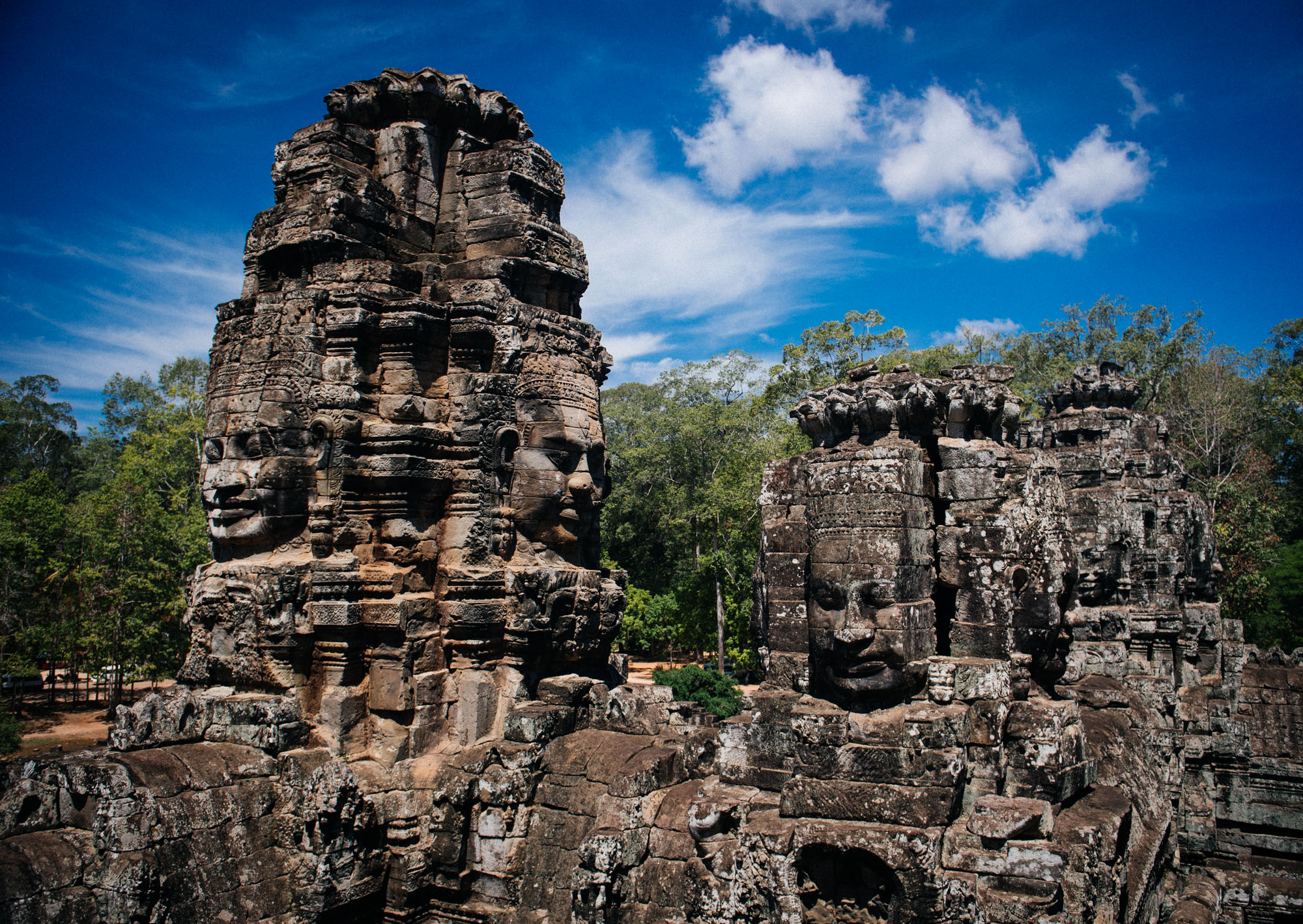 The Bayon has around 216 faces thought by some scholars to be the image of king Jayavarman VII himself, while others believe them to be the bodhisattva Lokesvara .