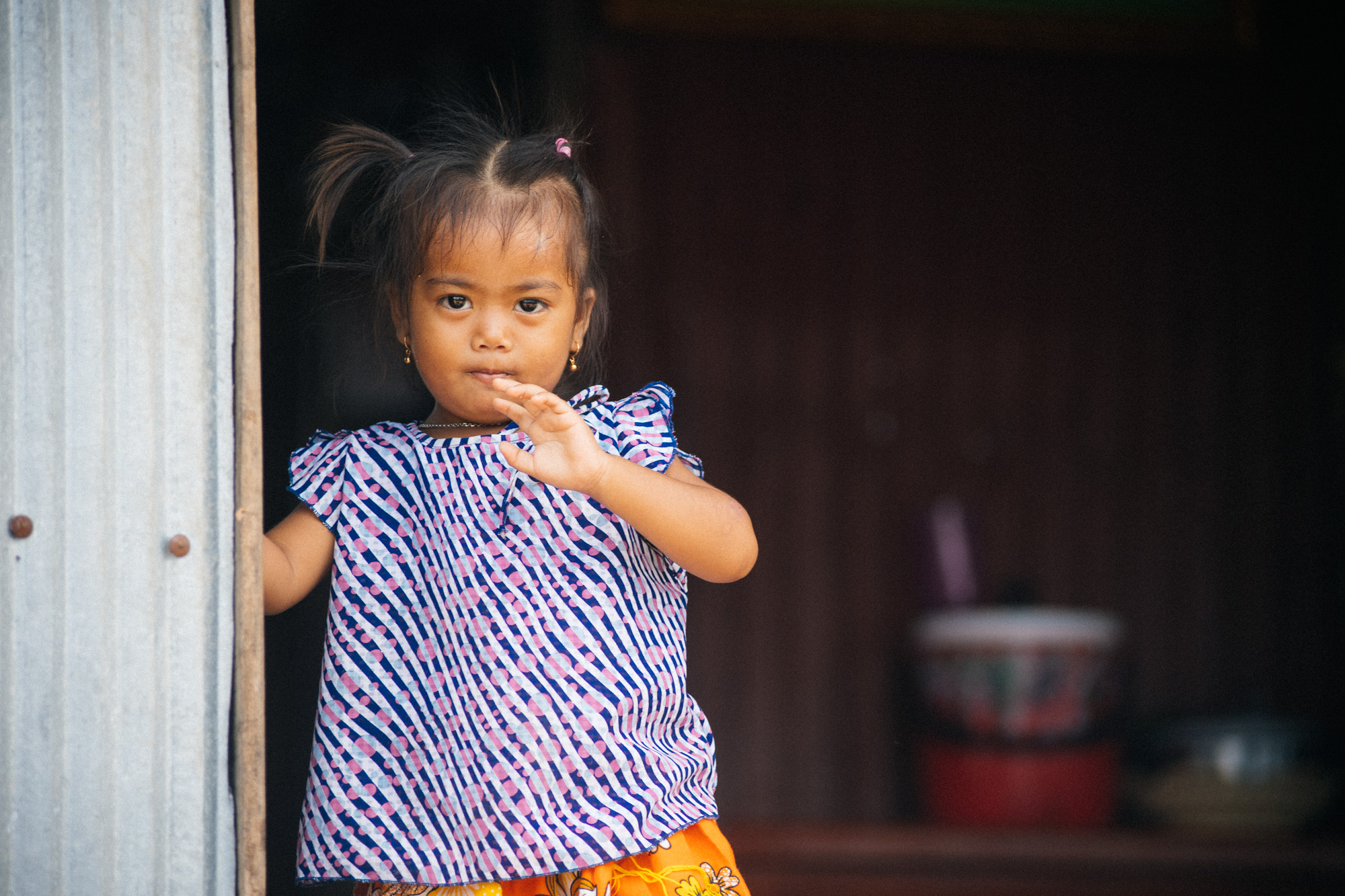 On my way in, this girl and two other of her little friends were having popsicles. On my way out, she waved goodbye. See you next time.