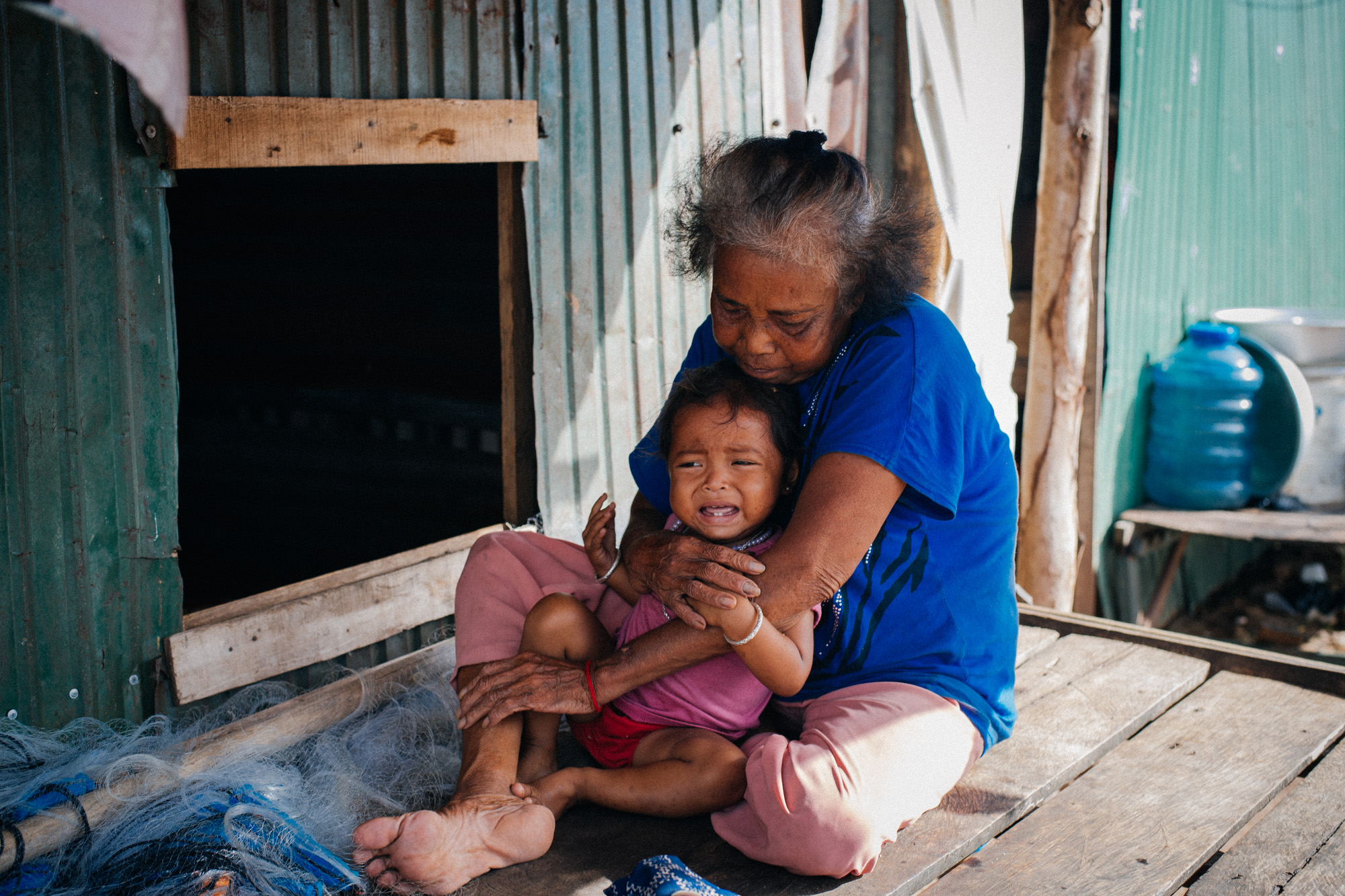 This little girl saw me and was scared. My non-asian face was so unusual to her that she just grabbed her (I think) grandma.