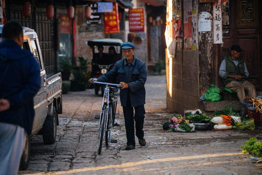  Bicycles and motorized three-wheelers are the most used means of transportation in Baisha. 
