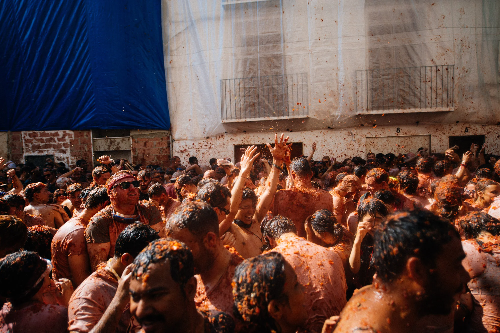 As soon as the first tomatoes are distributed everyone is already completely red in goo.