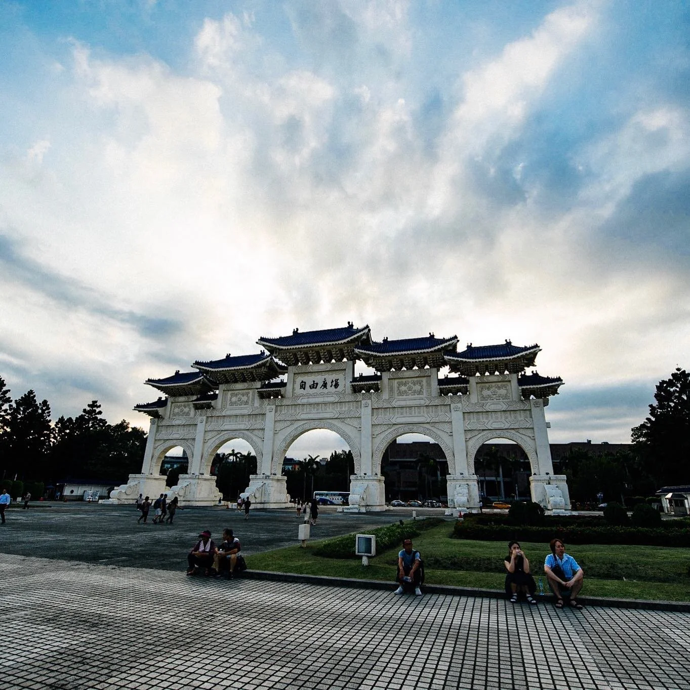 Main gate to Liberty Square leads the path to the Chiang Kai-shek memorial in Taipei. ##travel #travelphotography #traveladdict #travelpic #travelpics #traveltheworld #travelbug #instatravel #traveler #travelstagram #globetrotter #nikon #travelphotos
