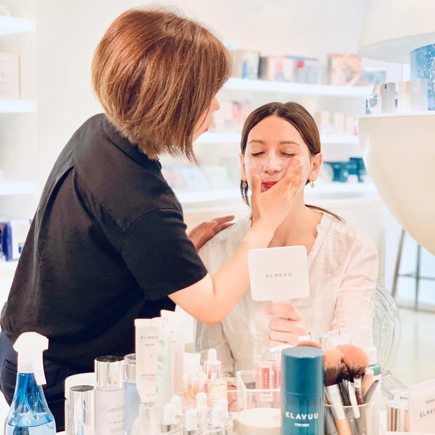 Korea is the land of skincare. Every block has a dozen shops selling k-beauty products. The market for beauty here is huge and so much bigger than I imagined. #travel #travelphotography #traveladdict #travelpic #travelpics #traveltheworld #travelbug