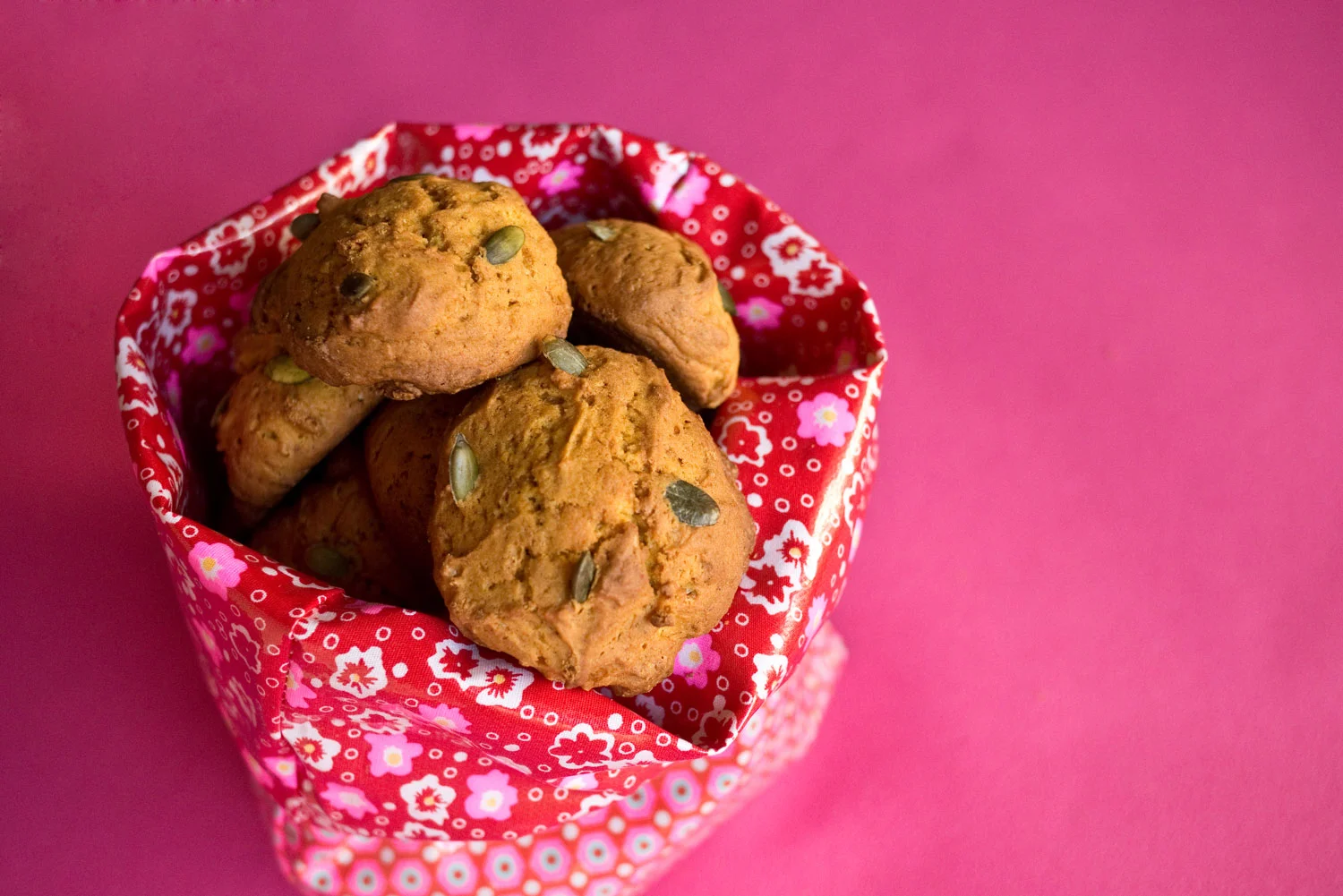 Pumpkin cookies in a goûter bag stitched and designed by Marie-Joelle .