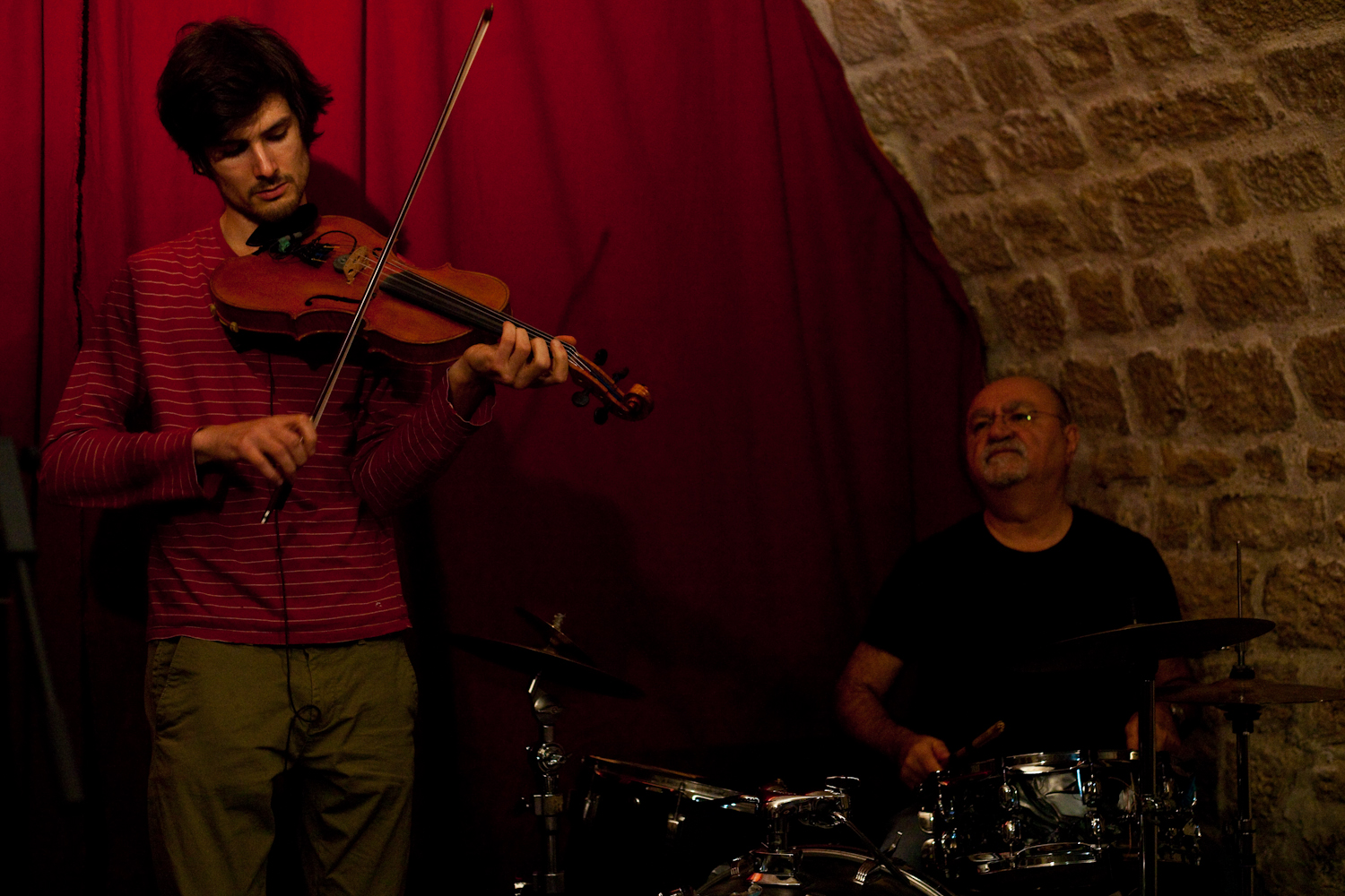 Marius Pibarot on the fiddle.