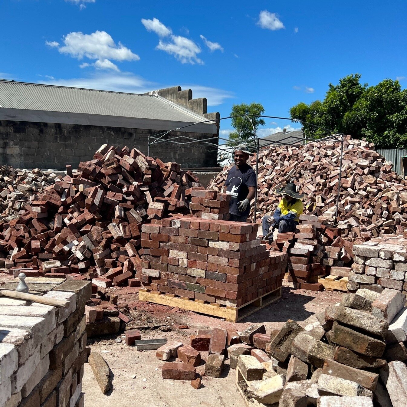LOHAS Recycled Bricks are sourced from demolition sites that may include residential houses around Sydney suburbs like Homebush, Marrickville and other inner west suburbs.

LOHAS Recycled bricks production starts with grading the brick, filtering and