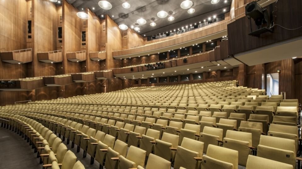 Adams' NIXON IN CHINA