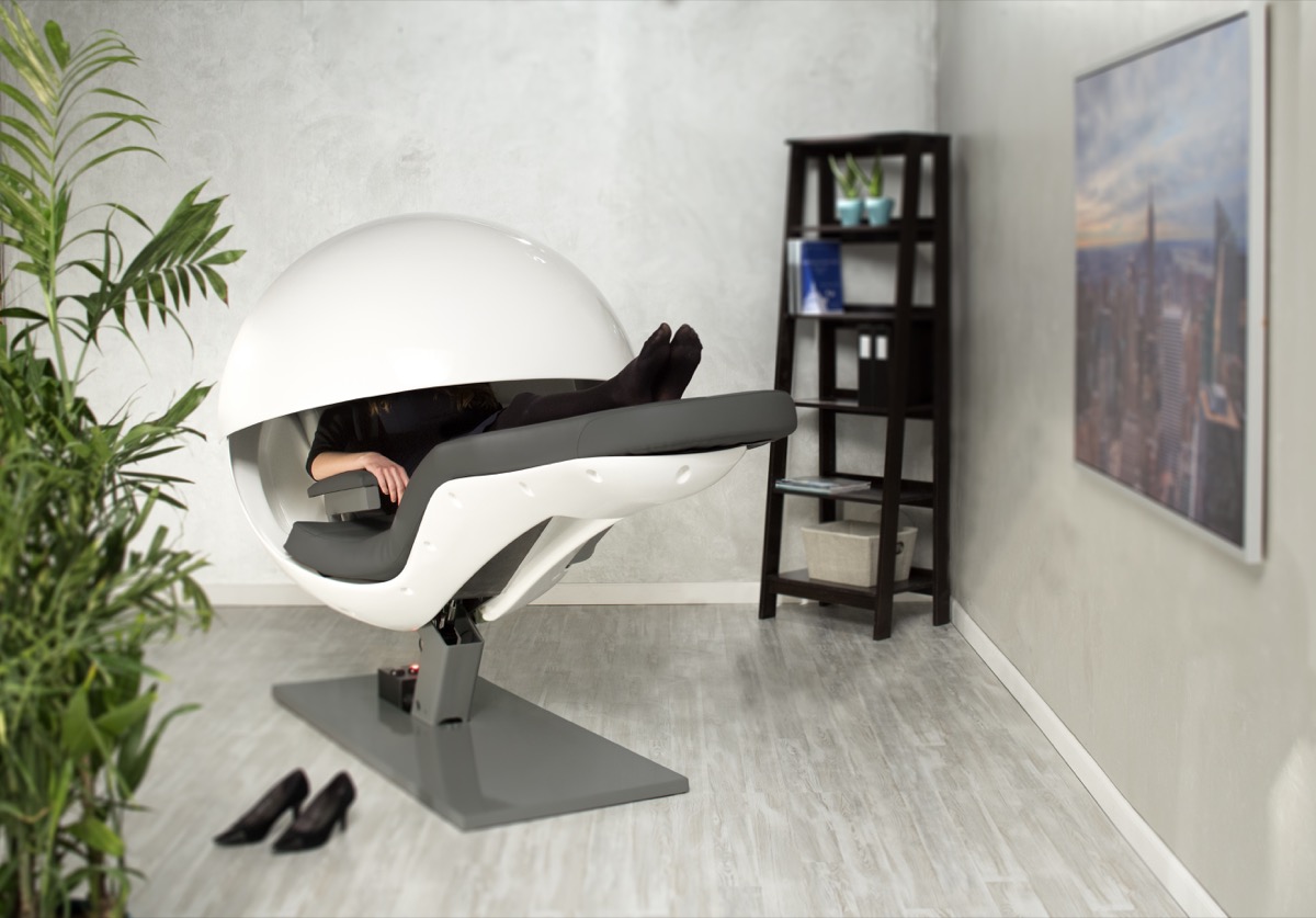 MetroNaps EnergyPod - Woman in EnergyPod