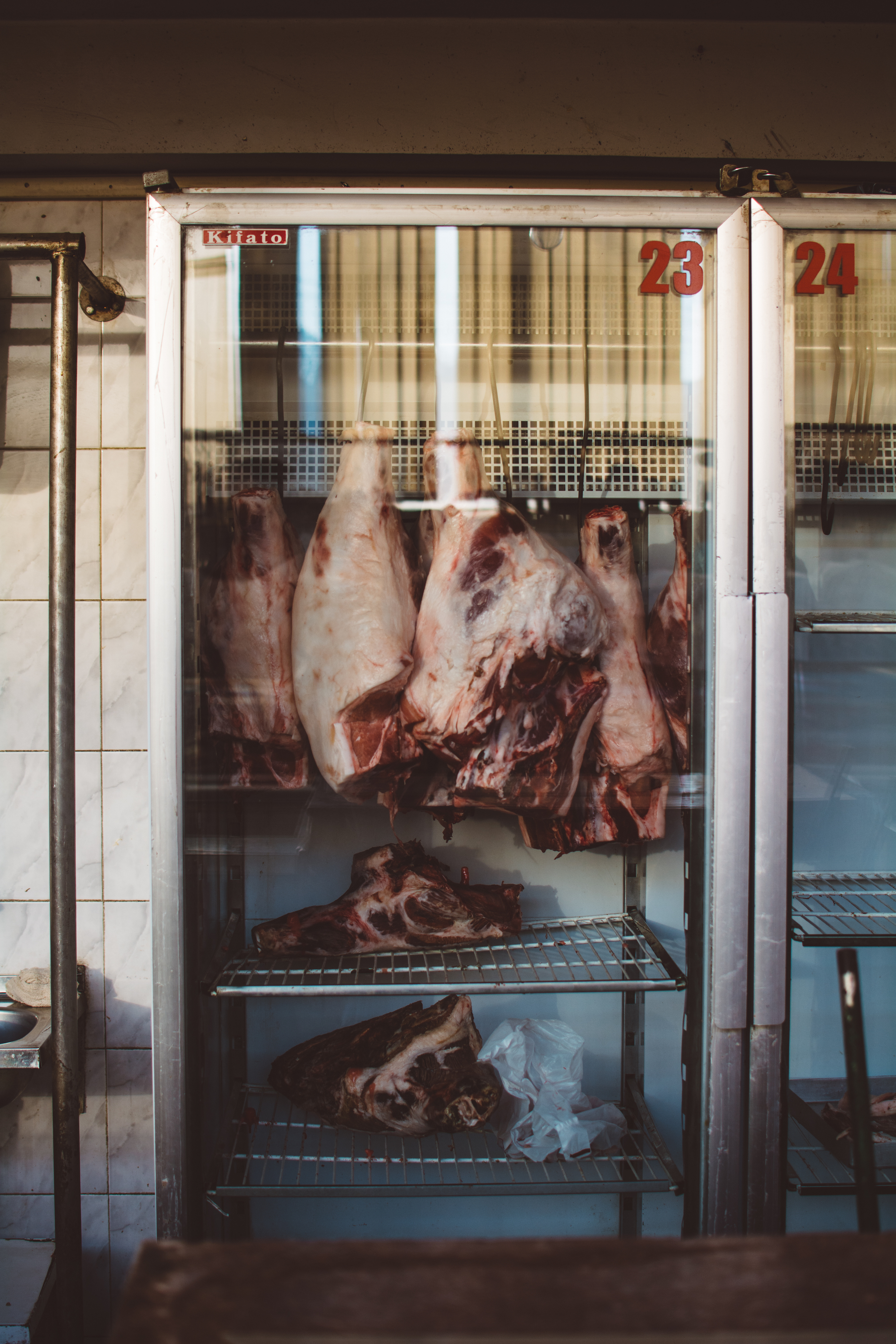 Hanging meat | Gabriella Simonian ©