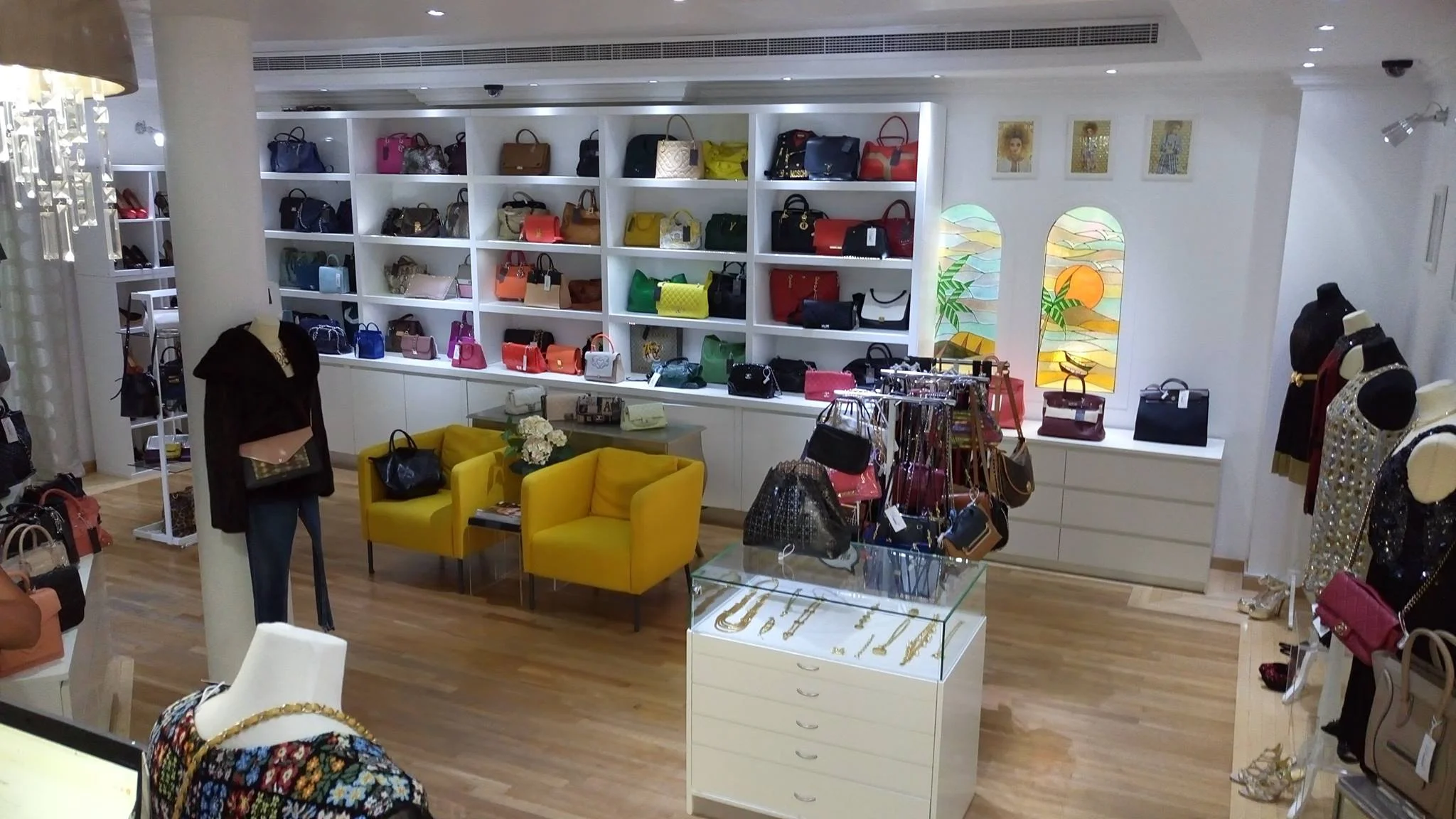 店内はとっても落ち着いていて、ゆっくり商品を見ることができます。
