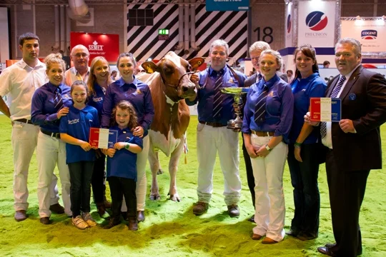 Supreme interbreed champion, Sandyford Clover 10 with Blaise Tomlinson, his family and show team
