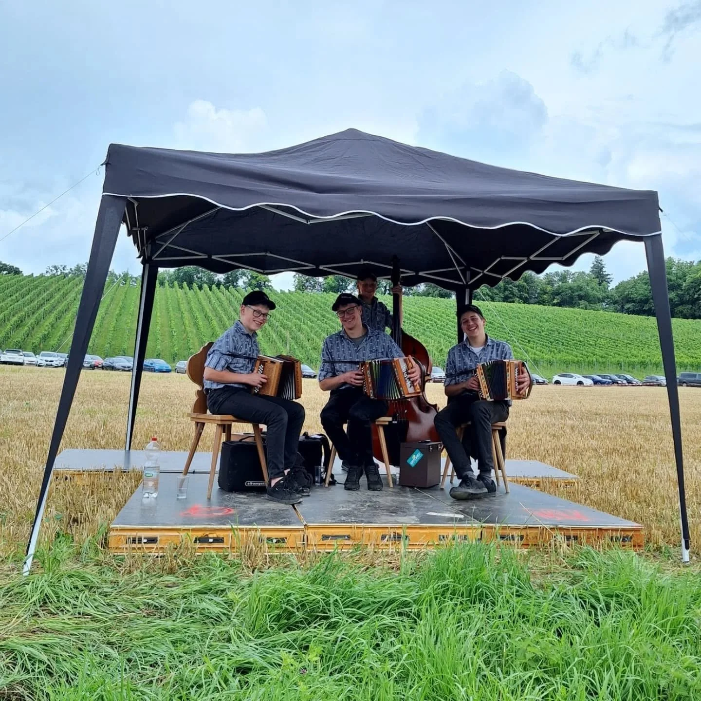 🍷 Rebhüslifest 2025 🎶
Wetterglück, tolle Stimmung bei guter Musik,  engagierte & fleissige Helfer/innen sowie nette Gäste mit viel Hunger & Durst machen das diesjährige Rebhüslifest zu einem tollen Fest 🥳
Herzliche