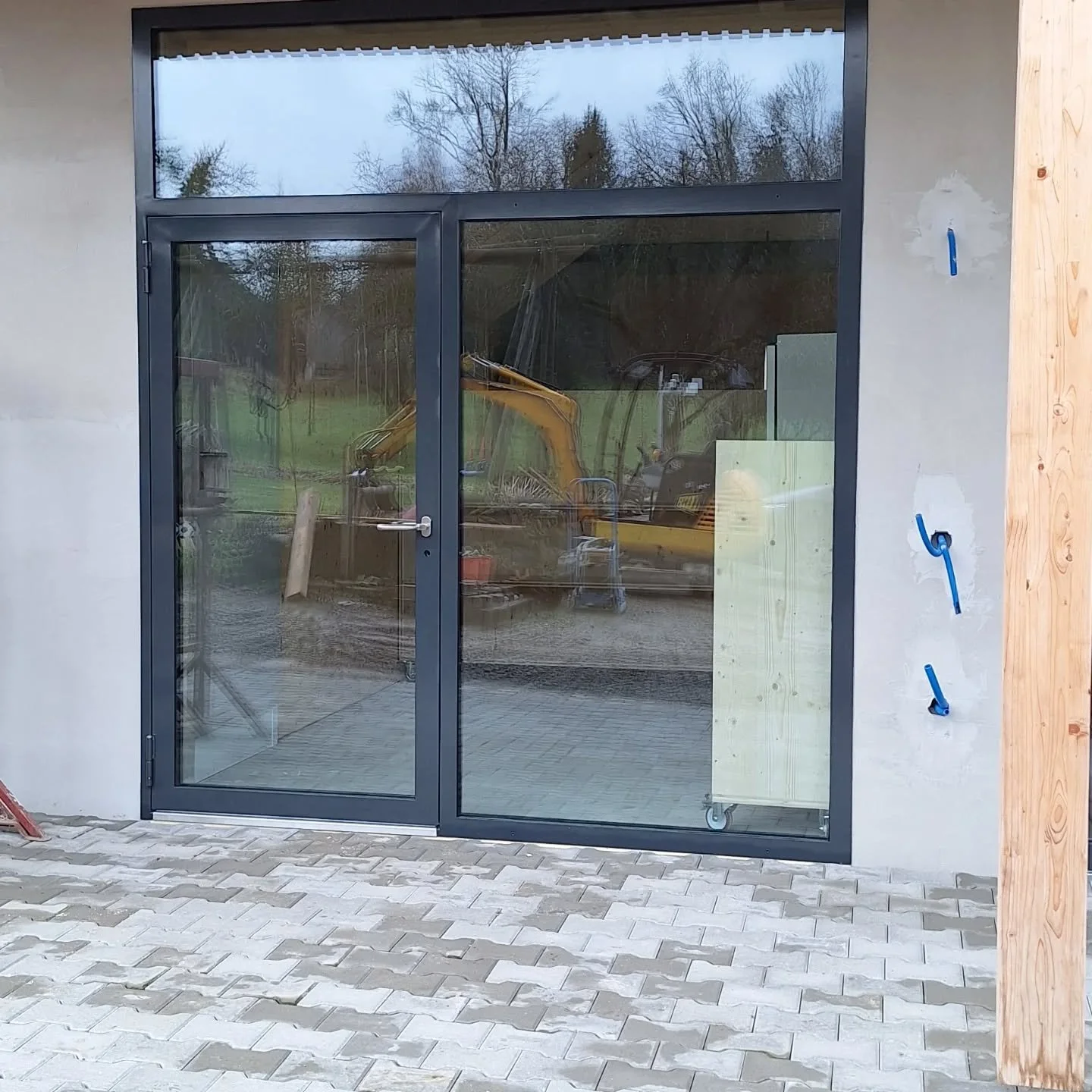 🛠 Neubau Hofladen 💪🏻
Wir nutzen die Pause auf den Feldern, um unseren Hofladen fertigzustellen. Bald k&ouml;nnen wir euch im neuen Raum bedienen 🍷🍠🥕🥔🧅😍

#hagenwilen #hofladen #selbstbedienung #thurgauweine #weinverkauf #schweizergem&uuml;se