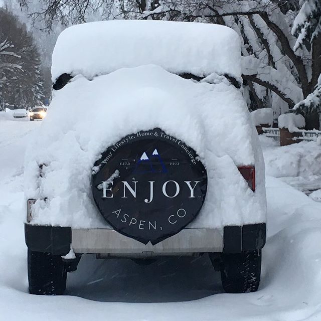 Just a little #snow out there today! 😜 #snowday #pow #aspen #enjoy #concierge #luxurylifestyle 🎿🌨❄️🏂