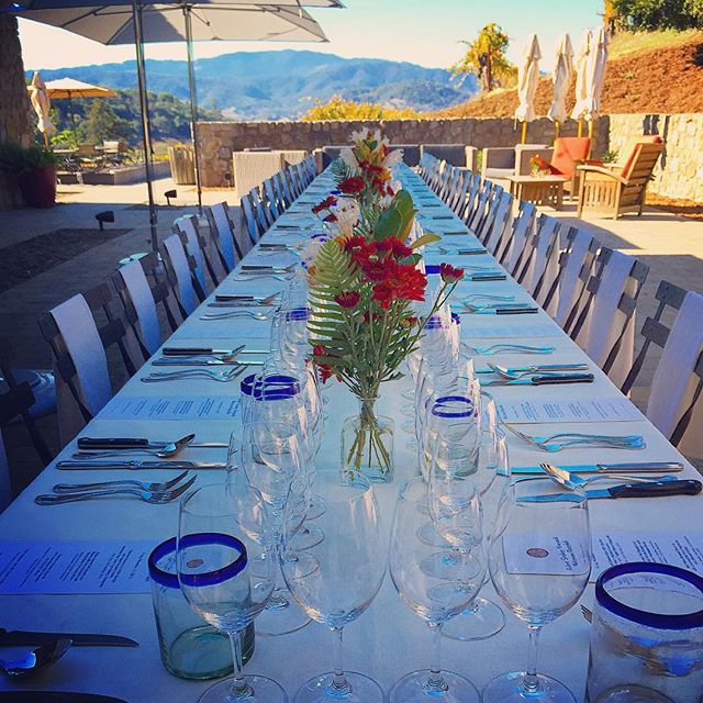 Imagine this: hosting a dinner party and actually enjoying it, too. #whatwedo #enjoynapa #concierge #lifestyle #vacation #dinnerparty #napa #letusdothework