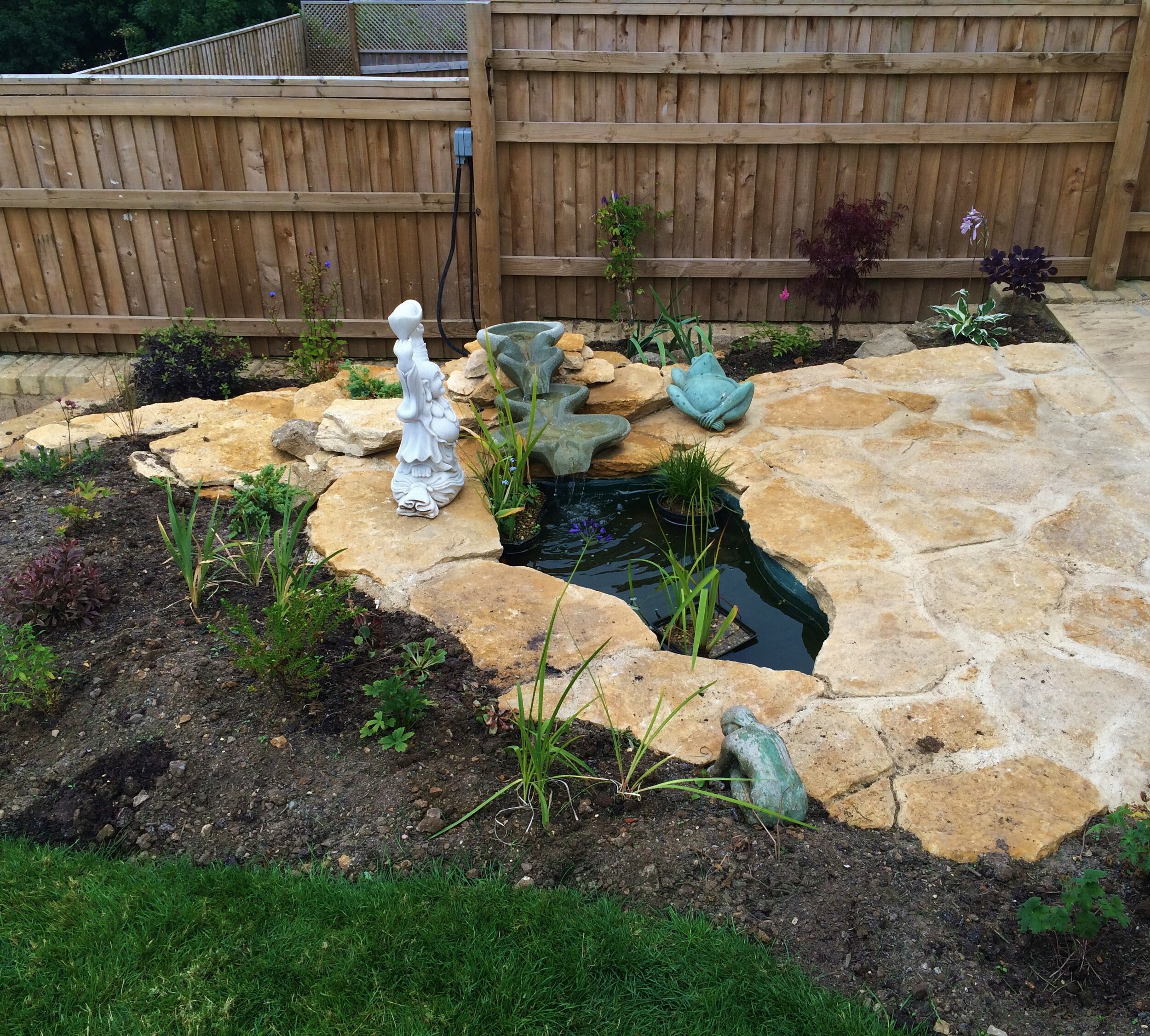 stroud landscapers, water feature, garden design, gloucestershire