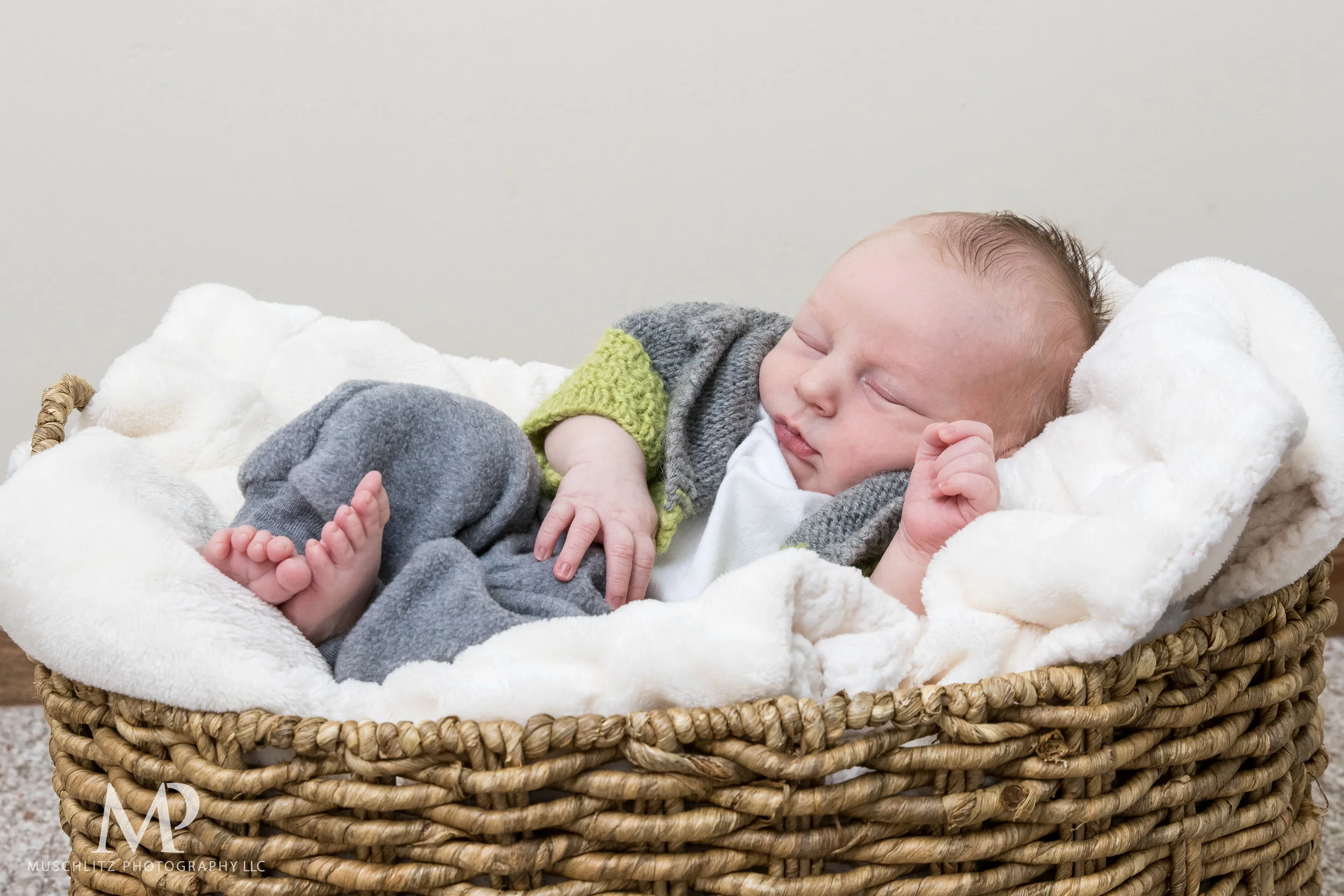 Columbus-Ohio-Newborn-Portrait-Session-Home-090.JPG