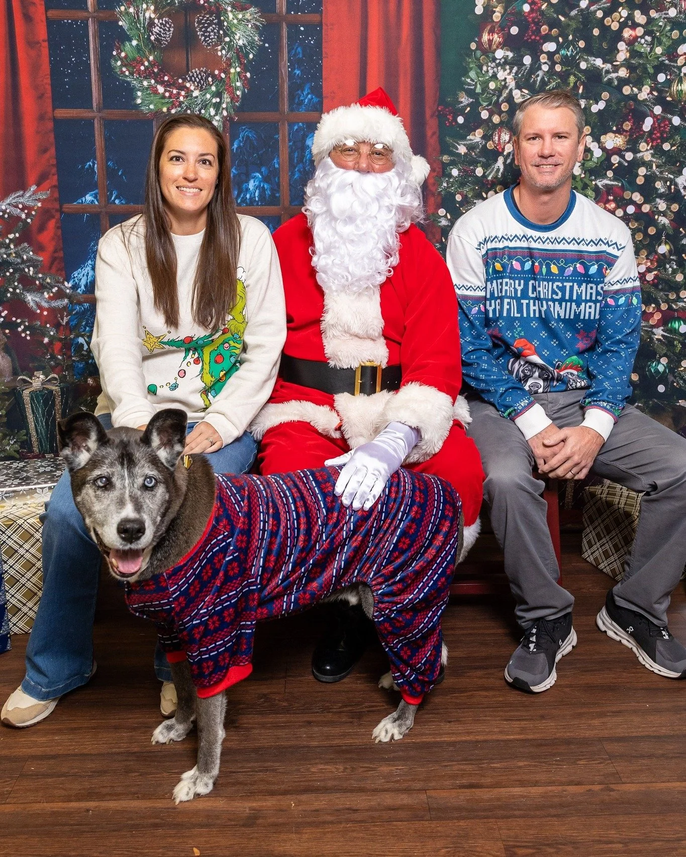 📸✨ Howliday Bazaar Photos Are Ready! ✨🐾
Thank you to everyone who stopped by and supported Friends of the Shelter last Saturday during the 2025 Howliday Bazaar! You and your pups were SO much fun to photograph! It was an incredible day and a succes