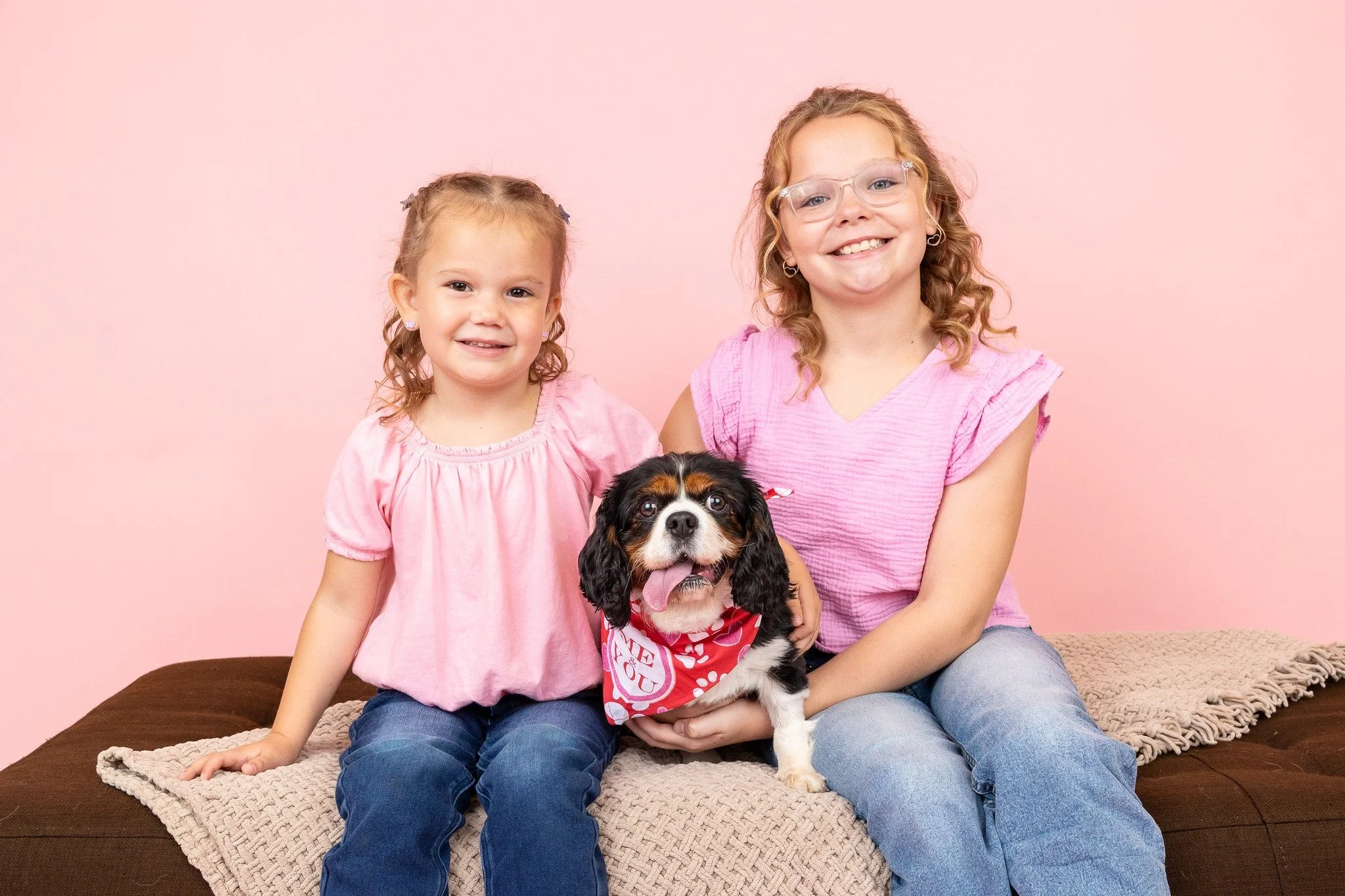 Love looks a lot like a wagging tail. 🐶💕

For a limited time: All February or March pet portrait sessions receive a complimentary 11x14 print - on us.

Because your best friend deserves a place on your wall. 

Let's plan your dream session with you