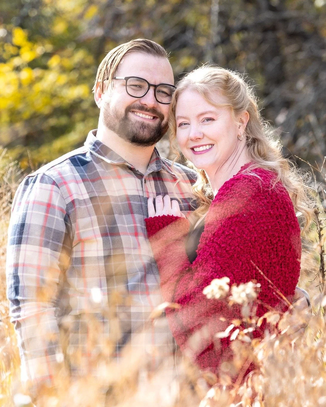 February has me dreaming of warm autumn sunshine ☀️🍂

This session with Justin and Ellen was the perfect combination &mdash; a lovely couple, warm sunshine, autumn leaves, tall grasses, and that peaceful fall glow at one of my favorite local locatio