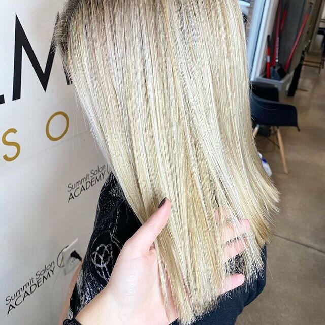 Blonde is always so fun 🤩
Hair By: @_hairbytaylorfortner