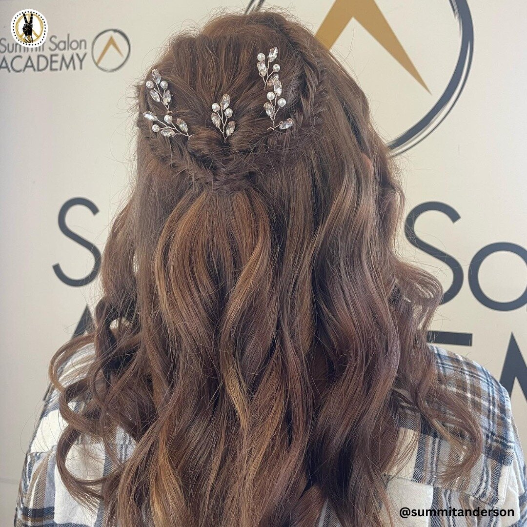 Special occasion styles are @_styles.by.gracie_ absolute favorite!!
.
.
.
#cosmetologystudent #cosmostudent #summitsalonacademy #summitanderson #summitsalonacademyanderson #madisoncounty #bestofmadisoncounty #madisoncountystylist #anderson #pendleton