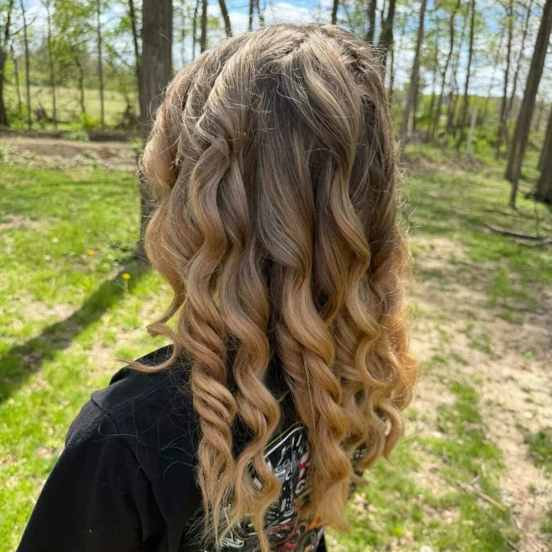Full Foil &amp; tip out with a curly finish! 
Student Work By: Savauna