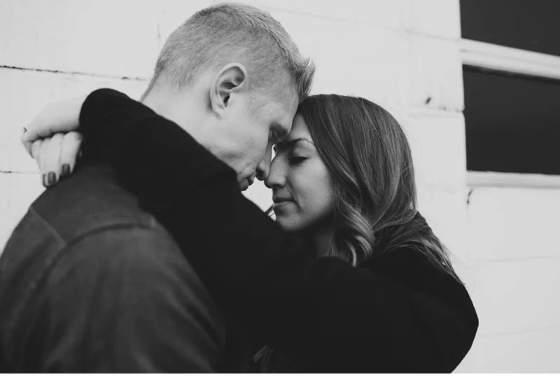 black and white chiago engagment