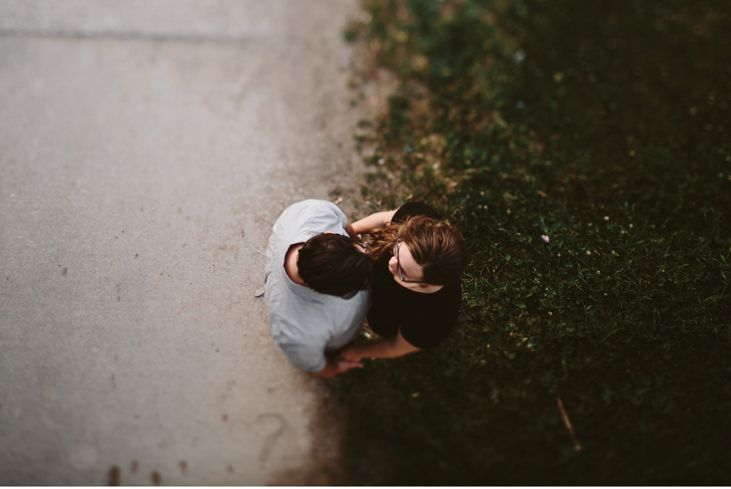 urban chicago back alley engagement