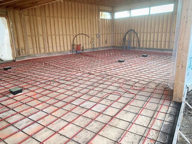 Lake house garage walls and  heated slab sprayed, ready for concrete..
.
.

#yeg #yegconstruction #yegcontractor #yegreno #yegrenovation #sprayfoam #sprayfoaminsulation #contractor #contractorsofinsta #airtightness #passivehouse #netzero