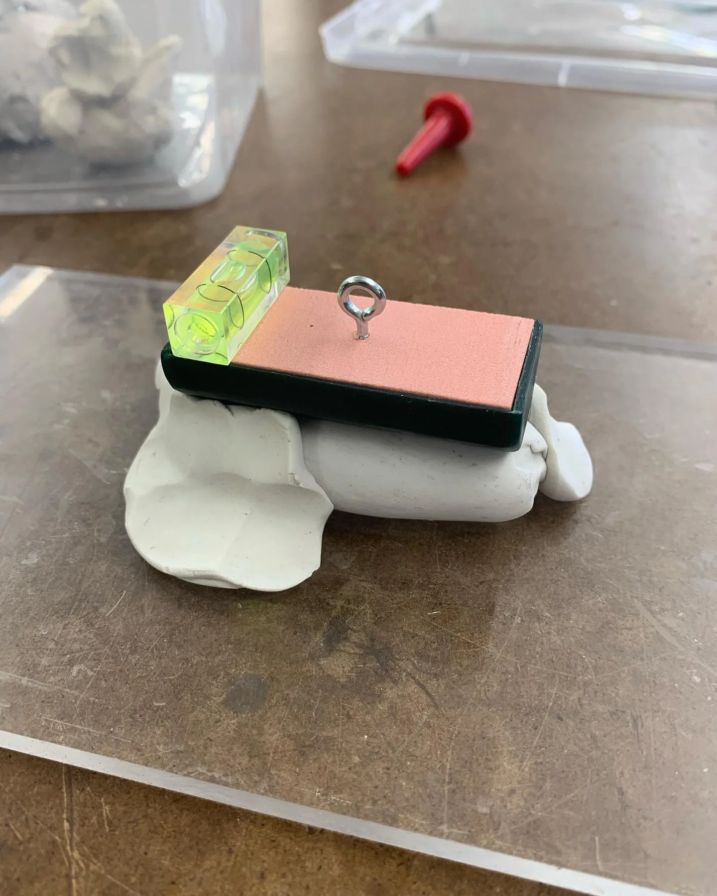 Been trying to get the hang of silicone mold-making lately and cursing myself for wanting to make clean geometric forms.
Thanks @chillasaur for the teeny tiny level. 
#process #injectionmolding #sculpture #miniatures