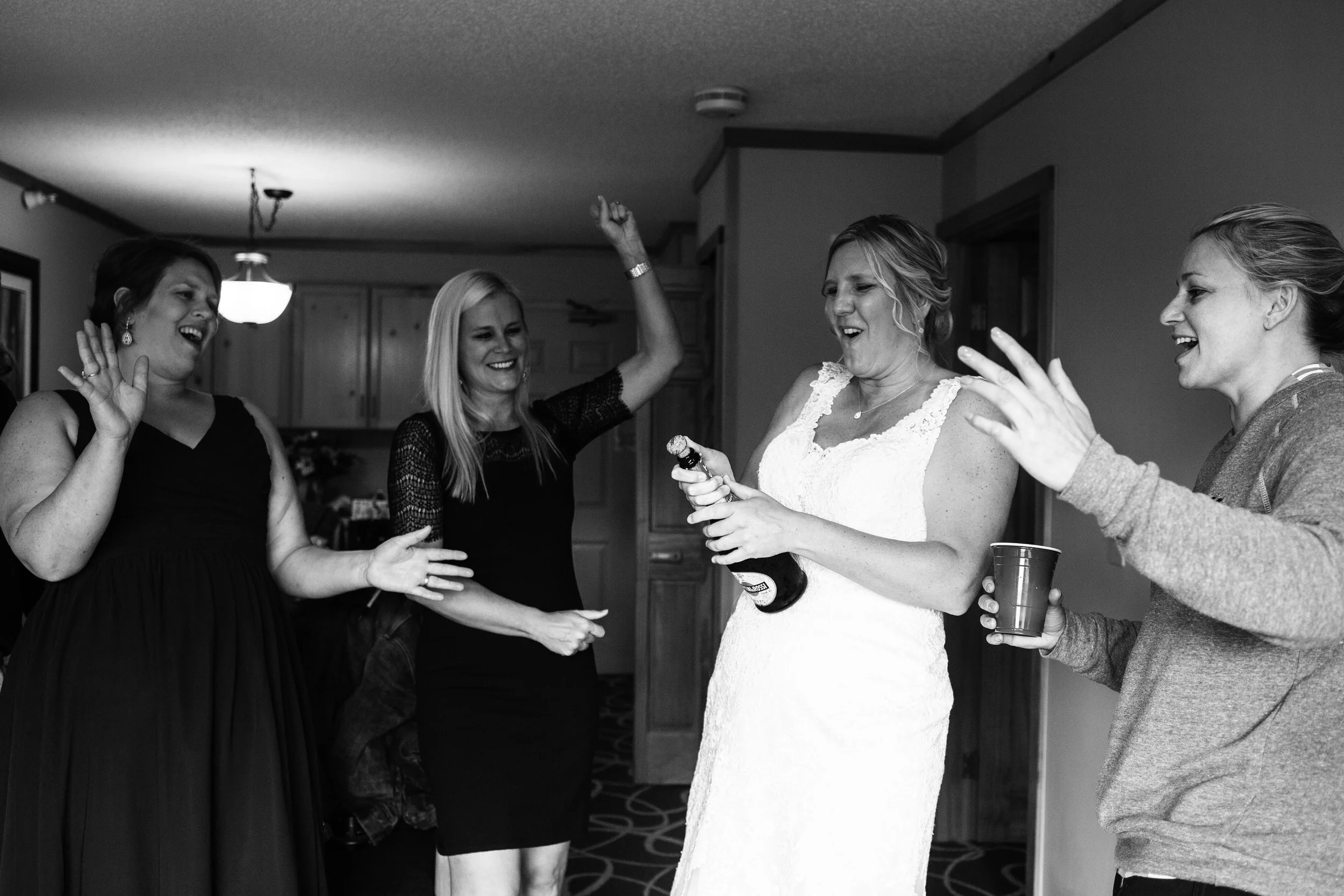 Breezy Point Resort Wedding, Minnesota | Photography by Melissa Hesse | Rivets & Roses