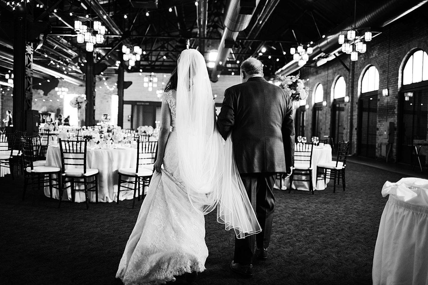 Nicollet Island Pavilion Wedding Photos | Wedding Photographer | Photography by Photogen Inc. | Eliesa Johnson | Minneapolis, Minnesota