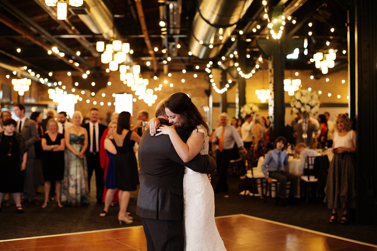 Nicollet Island Pavilion Wedding Photos | Wedding Photographer | Photography by Photogen Inc. | Eliesa Johnson | Minneapolis, Minnesota