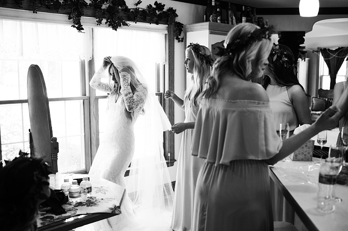 Buffalo MN Barn Wedding | Wedding Photographer | Photos by Photogen Inc. | Eliesa Johnson | Based in Minneapolis, Minnesota