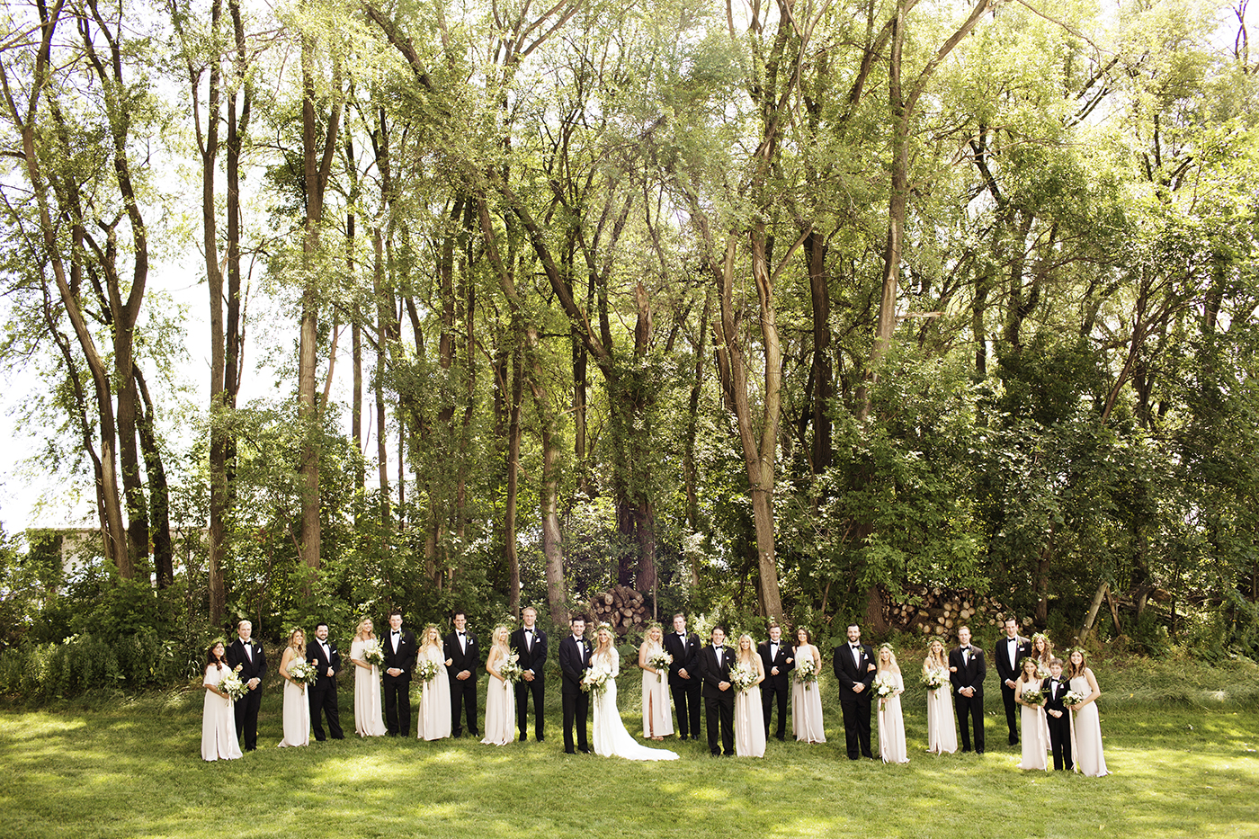 Buffalo MN Barn Wedding | Wedding Photographer | Photos by Photogen Inc. | Eliesa Johnson | Based in Minneapolis, Minnesota