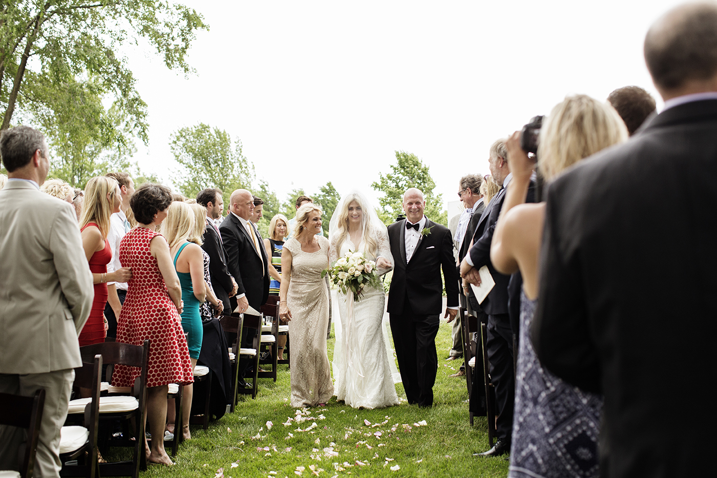 Buffalo MN Barn Wedding | Wedding Photographer | Photos by Photogen Inc. | Eliesa Johnson | Based in Minneapolis, Minnesota